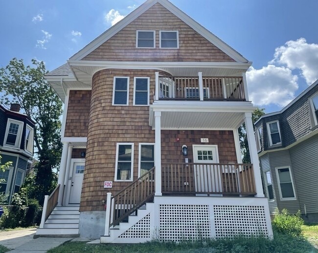 Building Photo - 14 Weld Ave Unit 2