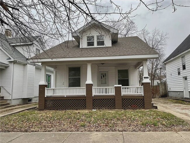 Building Photo - 1729 N Woodford St