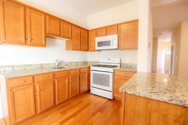 Photo - 29-33-33 Highland Ave Unit 3