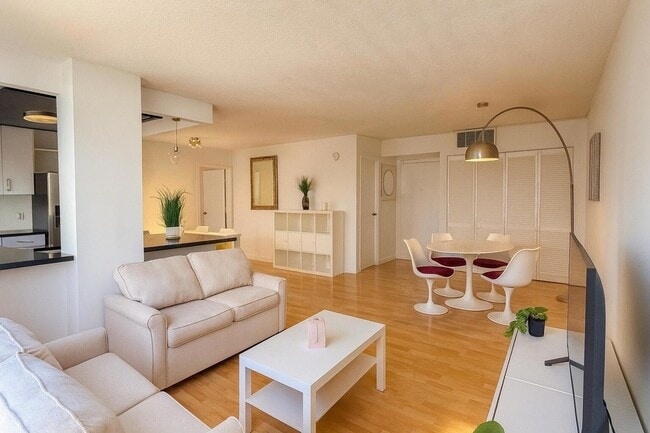 Building Photo - 16909 N Bay Rd Unit 507