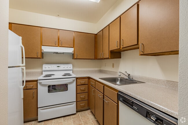 1BR, 1BA - 548SF - Kitchen