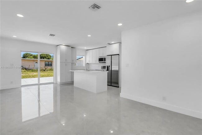 Photo - 1773 Lauderdale Manor Dr