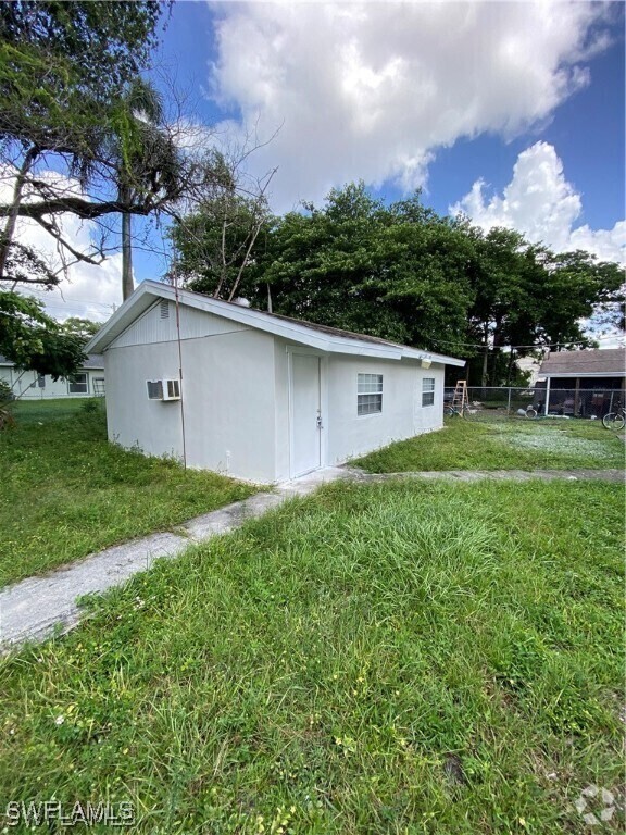 Building Photo - 2766 Royal Palm Ave Rental