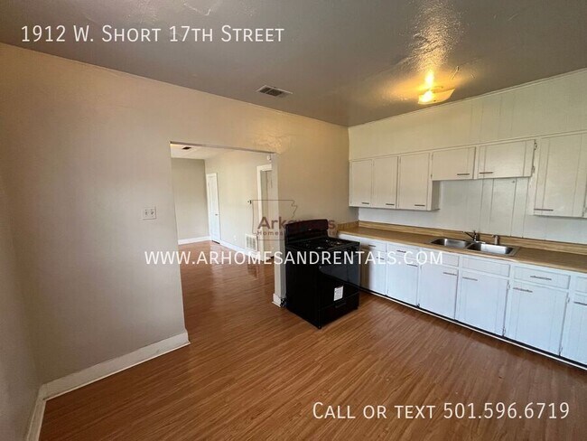 Photo - 1912 W Short 17th St