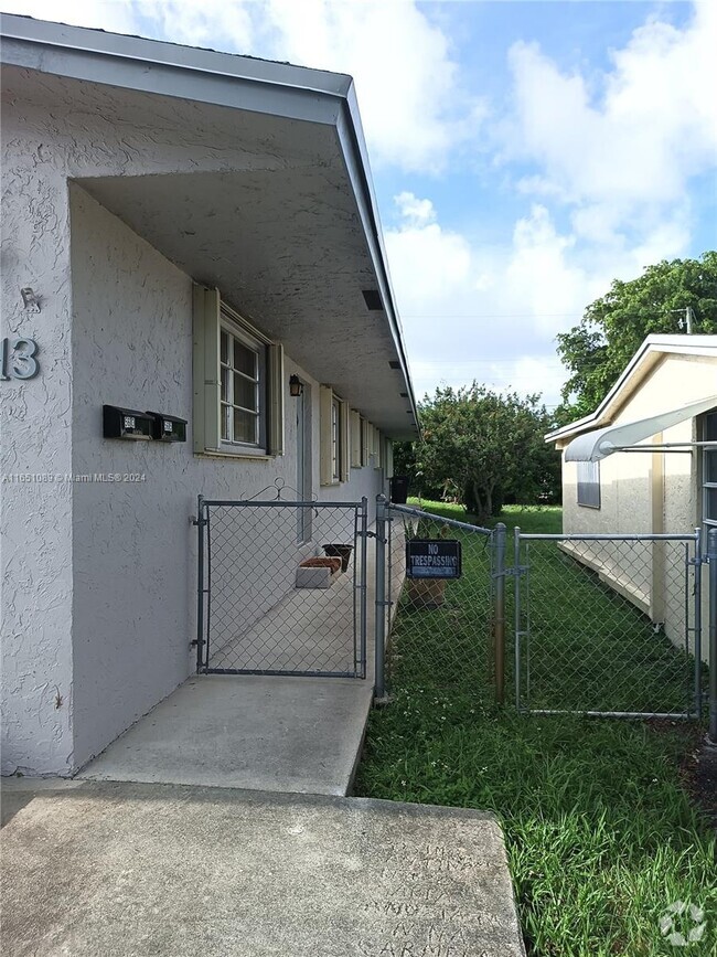 Building Photo - 5613-5615 Garfield St Unit rear Rental