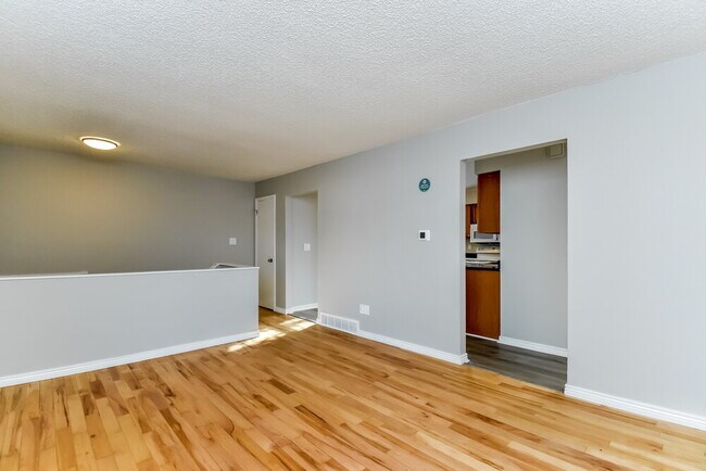 Photo - 2559 Faulkner Dr