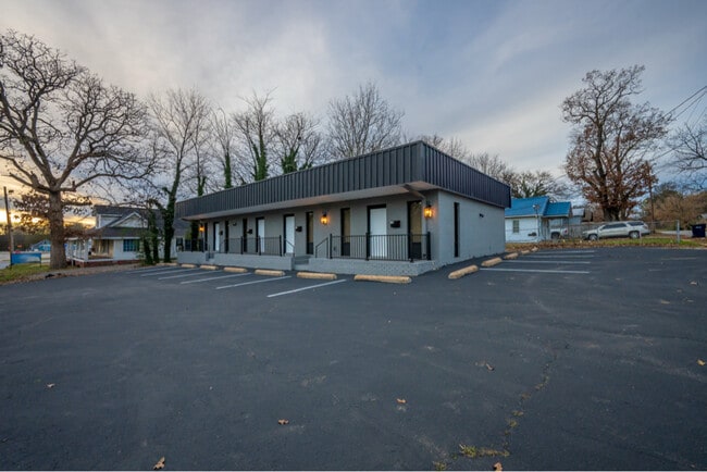 Building Photo - 195 E Charles St