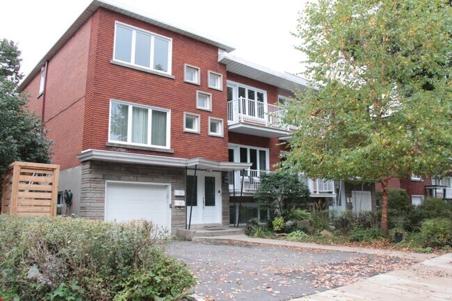 Building Photo - 1752 Rue Boudrias