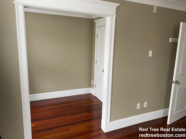 Photo - 632 E Broadway Unit 4