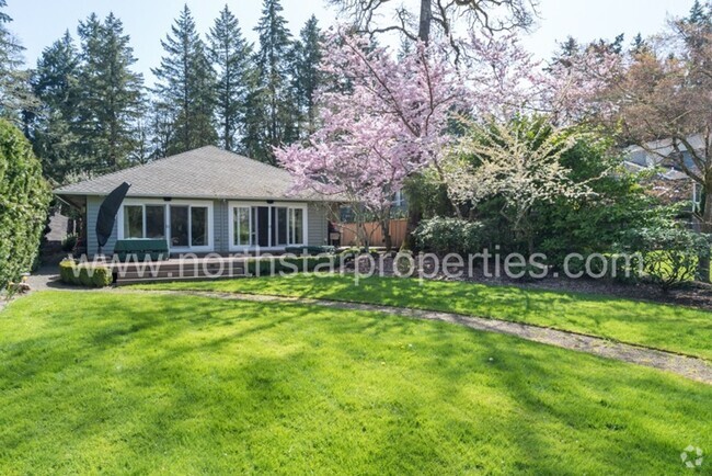 Building Photo - Renovated 1941 Lakefront Classic Rental