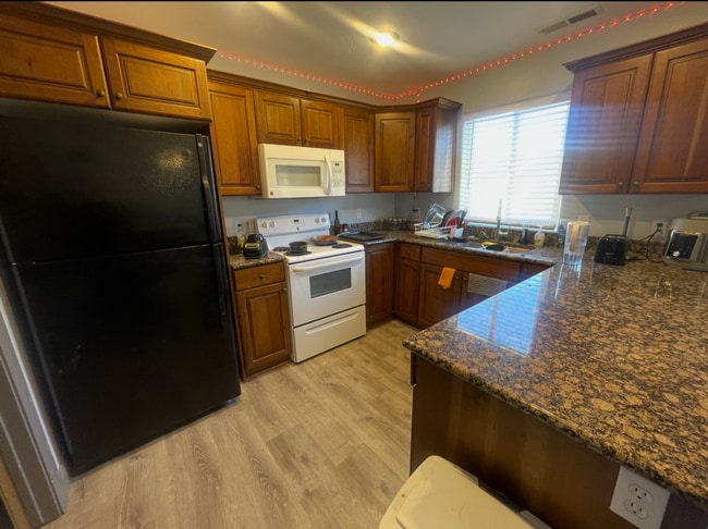 Photo - Pet Friendly!! 3-Bed Townhouse!