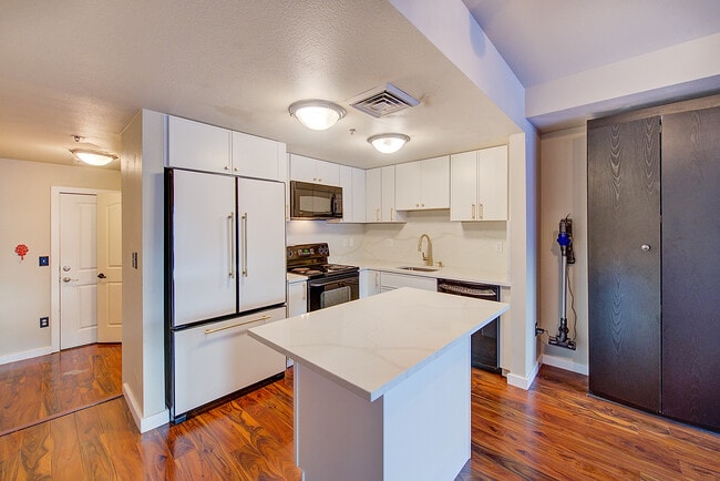 Building Photo - 1441 Central St Unit 203