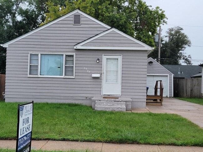 Building Photo - 3 bedroom 1 bath Rental