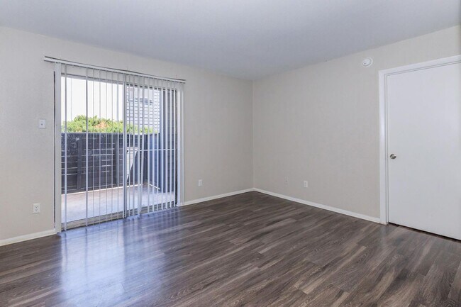 Photo - 1735 Rutland Dr Unit 208