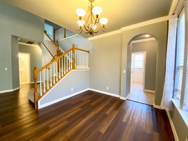 20412 Farm Pond Ln