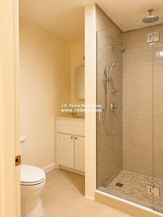 Photo - 394 Broadway Unidad 2