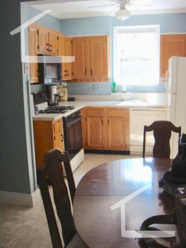 Photo - 251 Kelton St