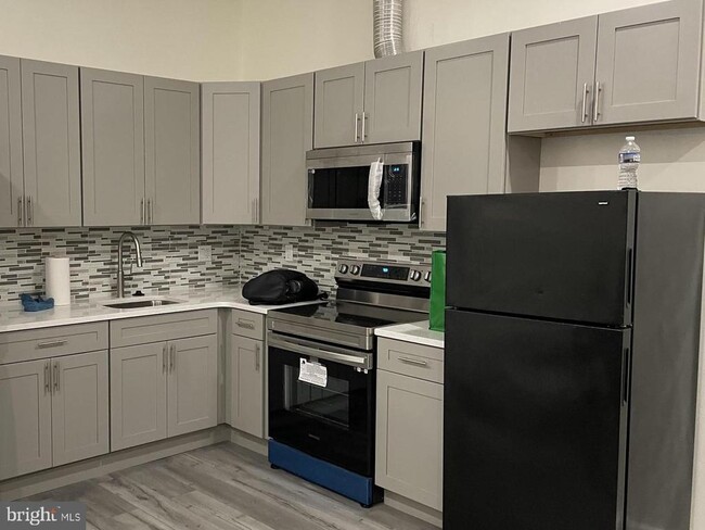 Building Photo - 910 Arch St Unit 2F Rental