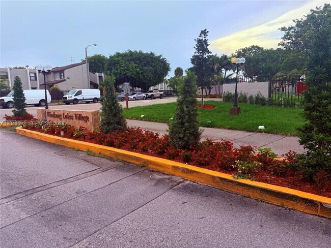 Photo - 9909 NW 9th St Cir
