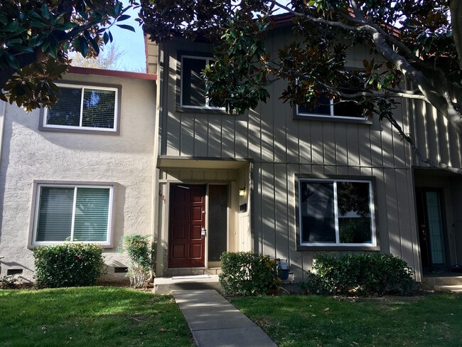 Building Photo - 1489 St James Pkwy Rental