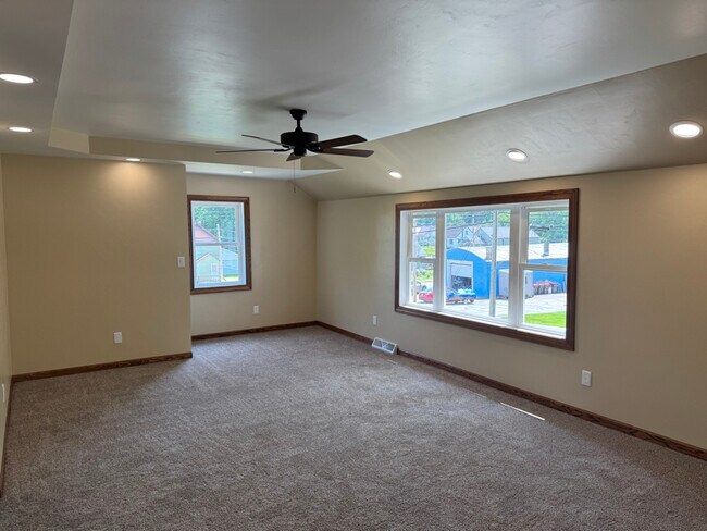 Photo - 221 E 1st St Unit Upper