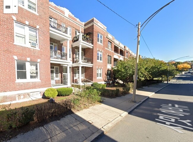 Building Photo - 317 Summit Ave Unit 5