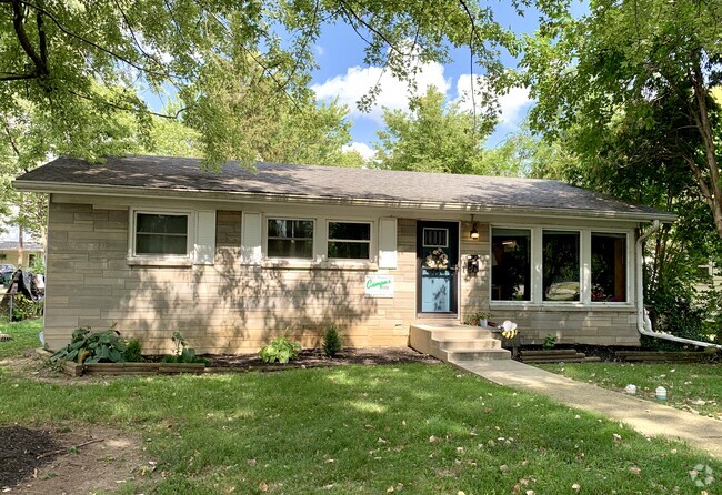 Building Photo - 1004 W Gilbert St Rental