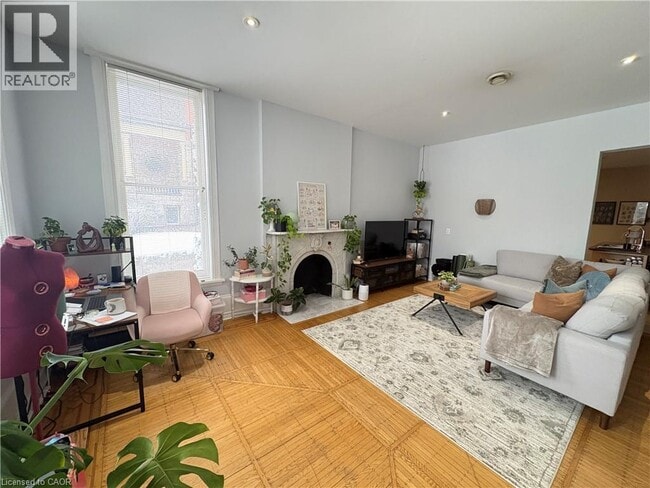 Photo - 262 James St S Unit 101