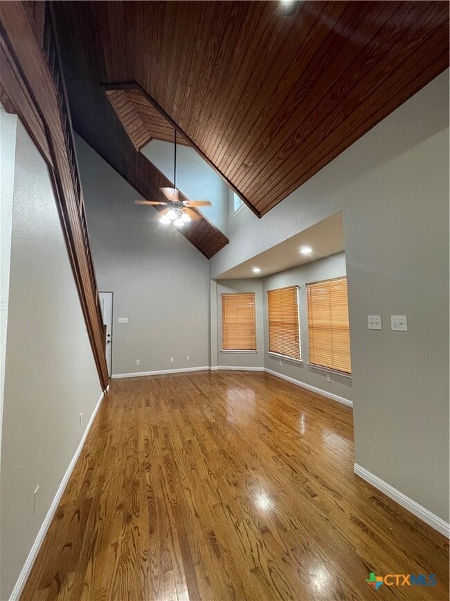 Photo - 542 Lonesome