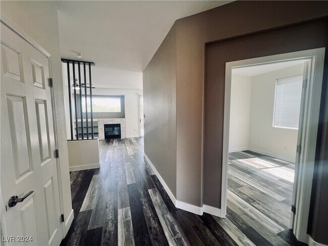 Photo - 1512 Remembrance Hill St