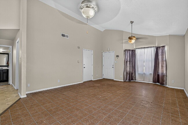 Photo - Charming 3-Bed 2 Bath with Refrigerated Air in Horizon City