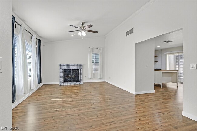 Photo - 592 Macbrey Dr