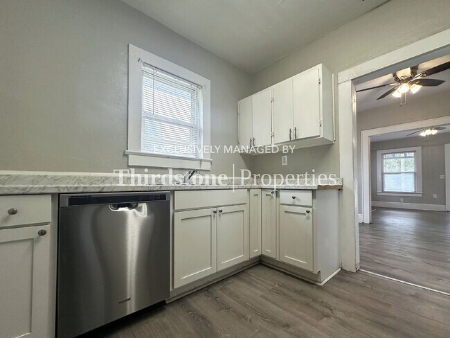 Photo - 2899 Dignan St