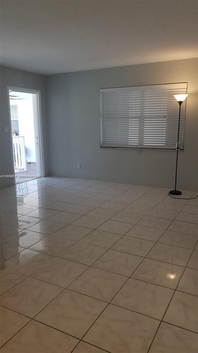 Building Photo - 1816 McKinley St Unit 12