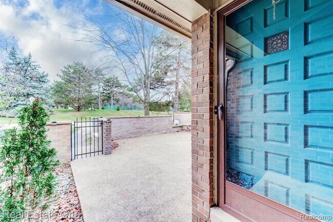 Photo - 1631 S Hill Blvd