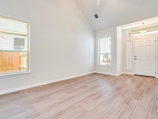 Photo - 4113 Birdwatch Loop