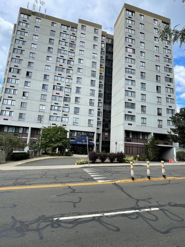 60 Strawberry Hill Ave Unidad 1006