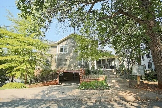 Building Photo - 419 17th St NW Rental