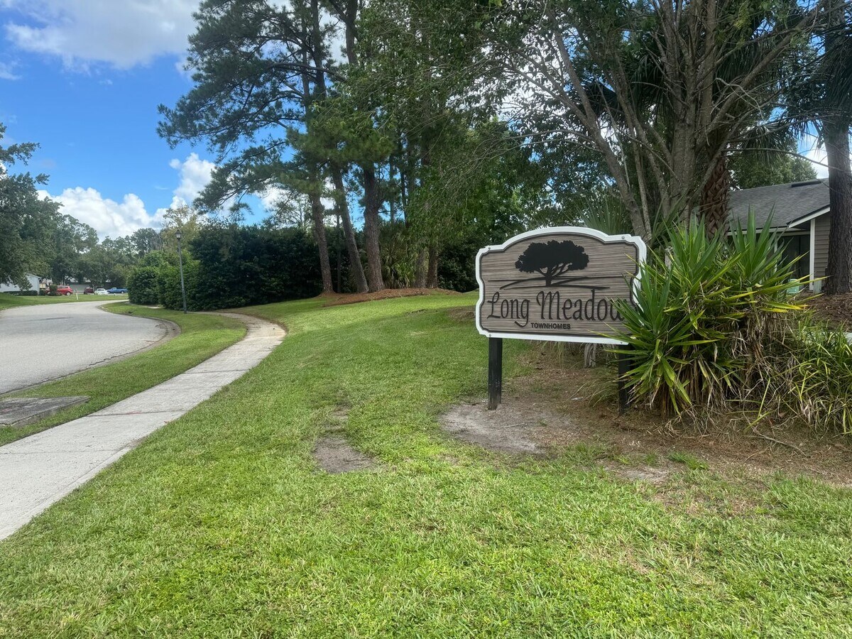 Photo - 8428 Long Meadow Cir N