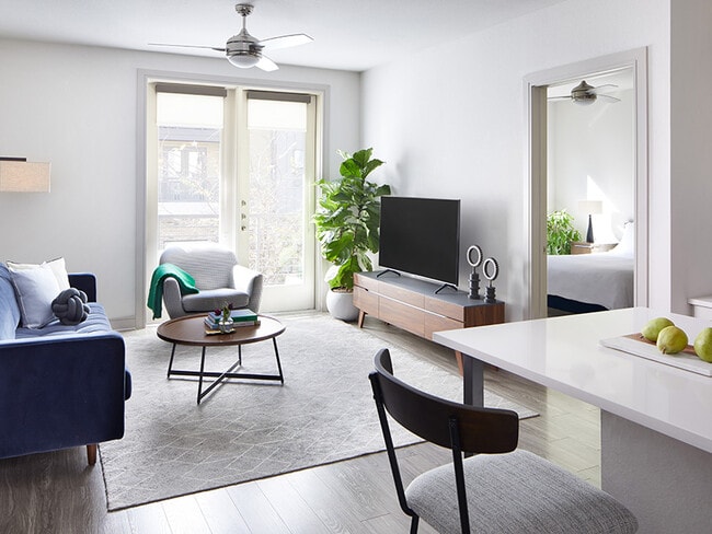 Building Photo - 1610 E 6th St Unit ID900.5