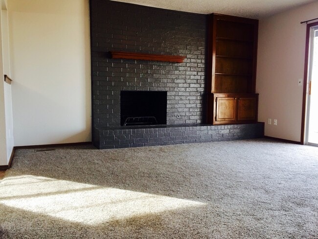 Building Photo - Charming 3BD 2BA Home in Yukon!!!