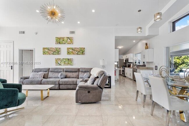 Photo - 2541 NE 195th St