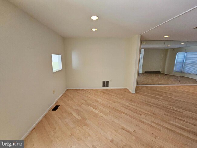 Photo - 6908-6910 Ten Timbers Ln