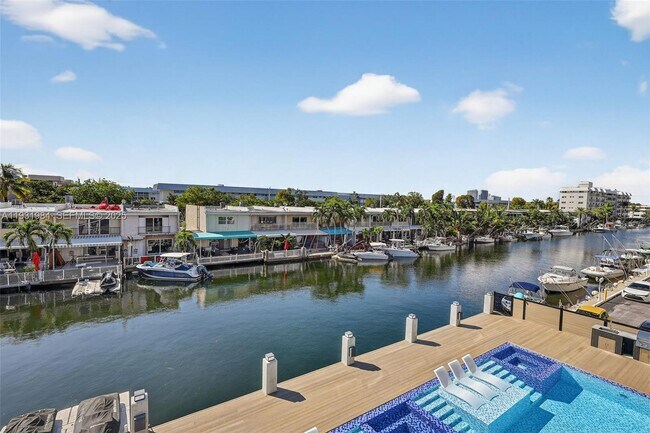 Building Photo - 3830 NE 171 St