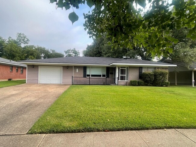 Building Photo - Lovely home in Broadmoor Terrace Subdivisi...