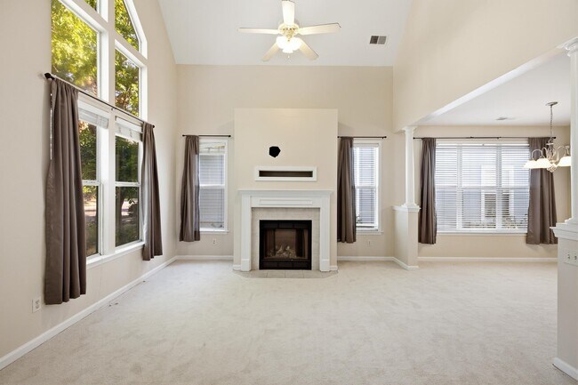 Photo - 1277 Island Pl E
