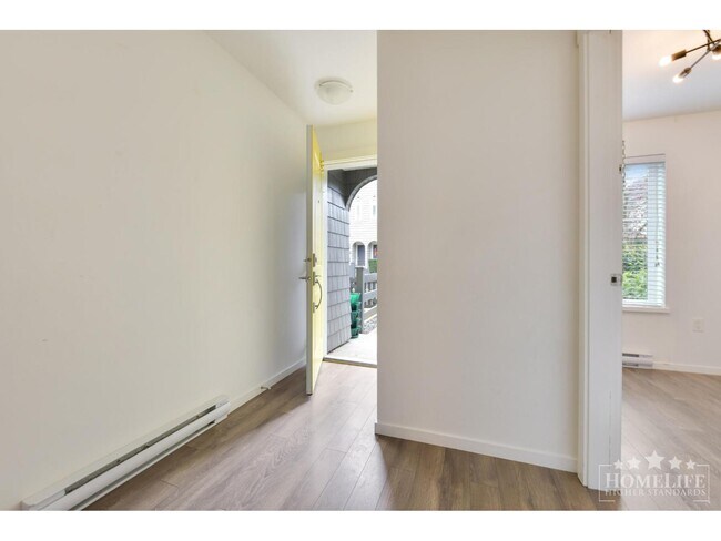 Photo - 8168-136A 136A St