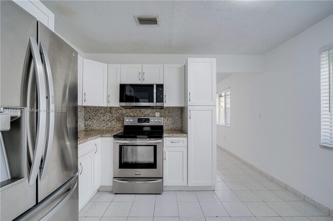 Building Photo - 3437 SW 25th St
