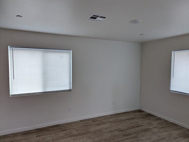 Photo - 324 Sycamore Dr