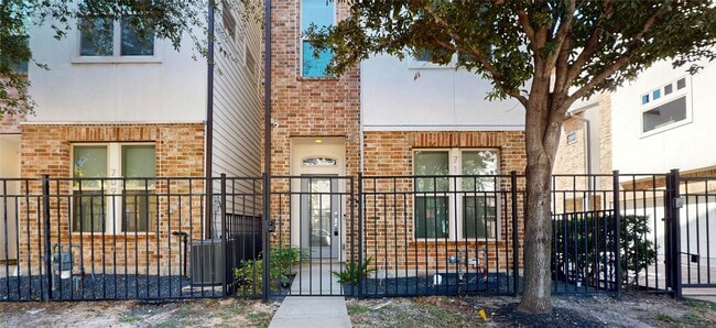 Photo - 711 Schwartz St